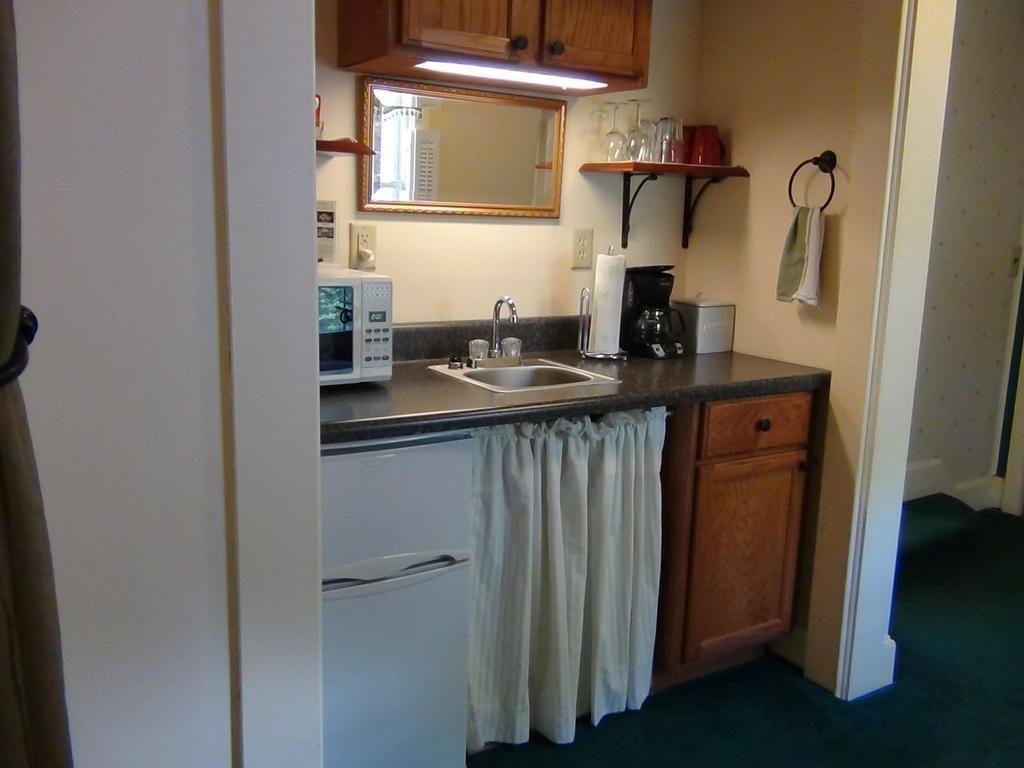 Buffalo Tavern Bed And Breakfast West Jefferson Chambre photo