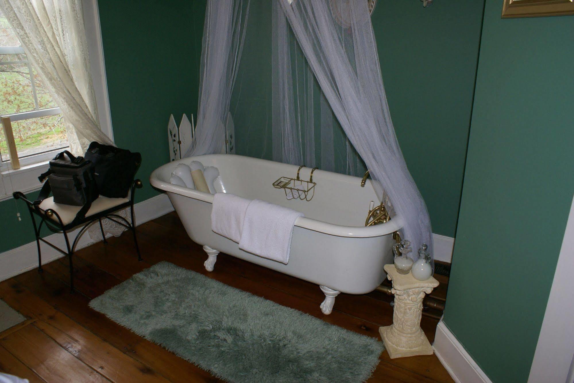 Buffalo Tavern Bed And Breakfast West Jefferson Chambre photo